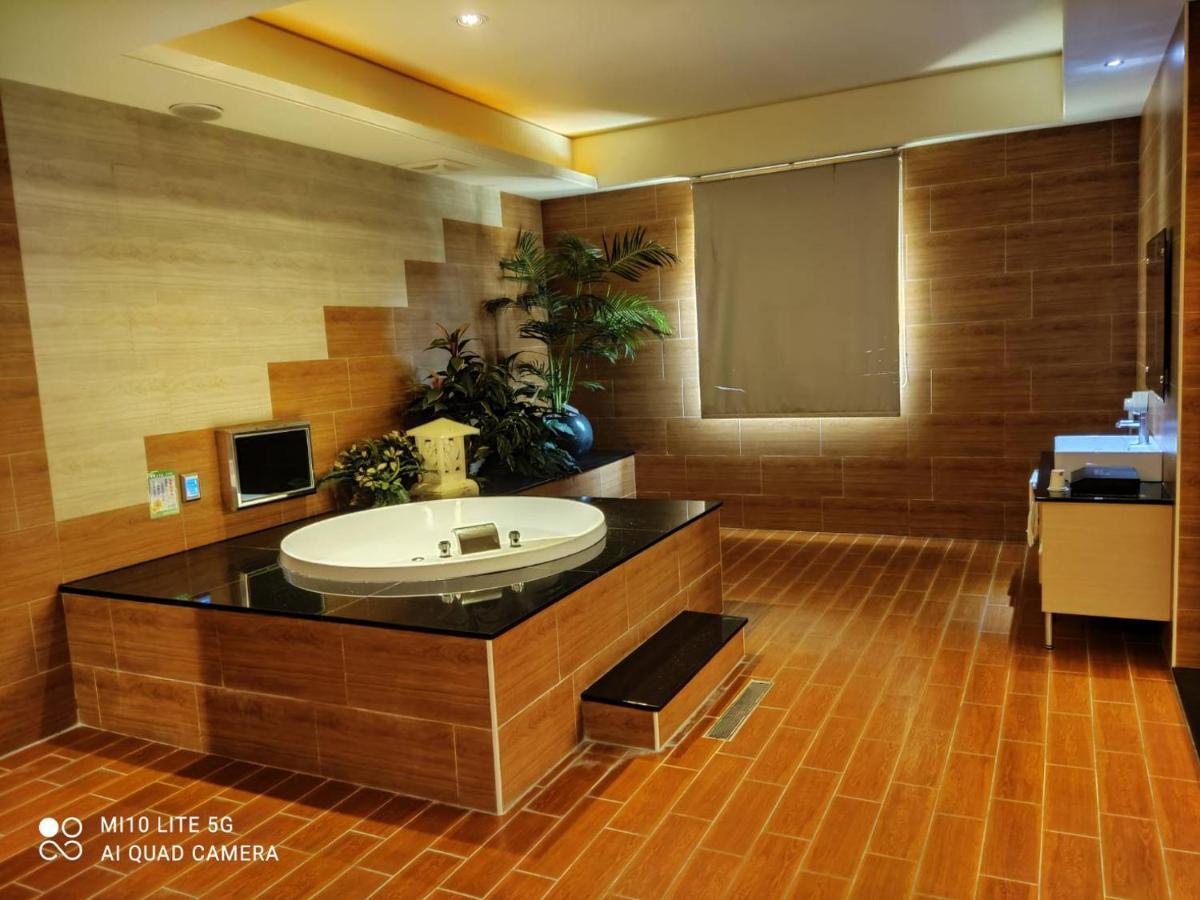 Blue Sky Motel Guishan Exterior foto