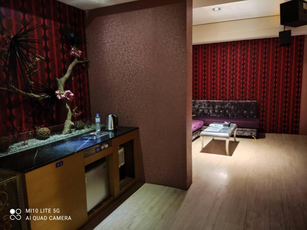 Blue Sky Motel Guishan Exterior foto